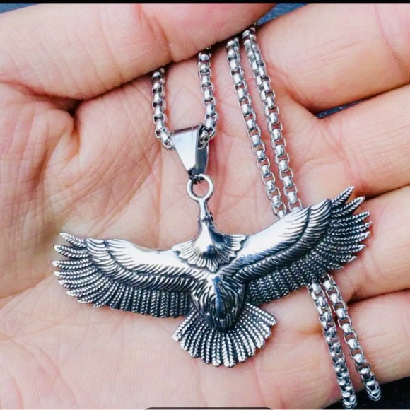 Eagle pendant necklace, unisex stainless steel necklace, flying eagle pendant - Picture 3 of 6